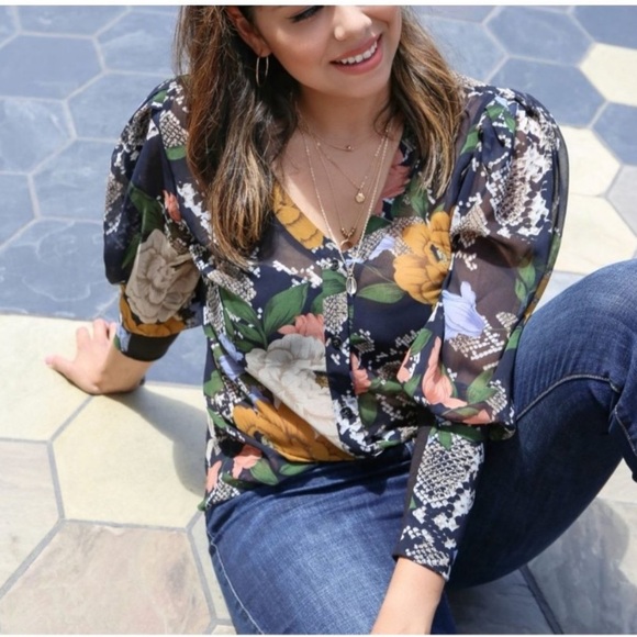 CAbi Snake Charmer Blouse puff sleeves moody dark floral style 3762 size XS - Picture 5 of 14
